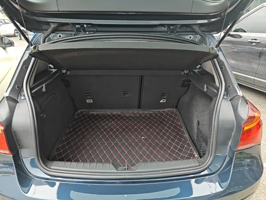 Photo 19 - BMW 1 Series (Import)