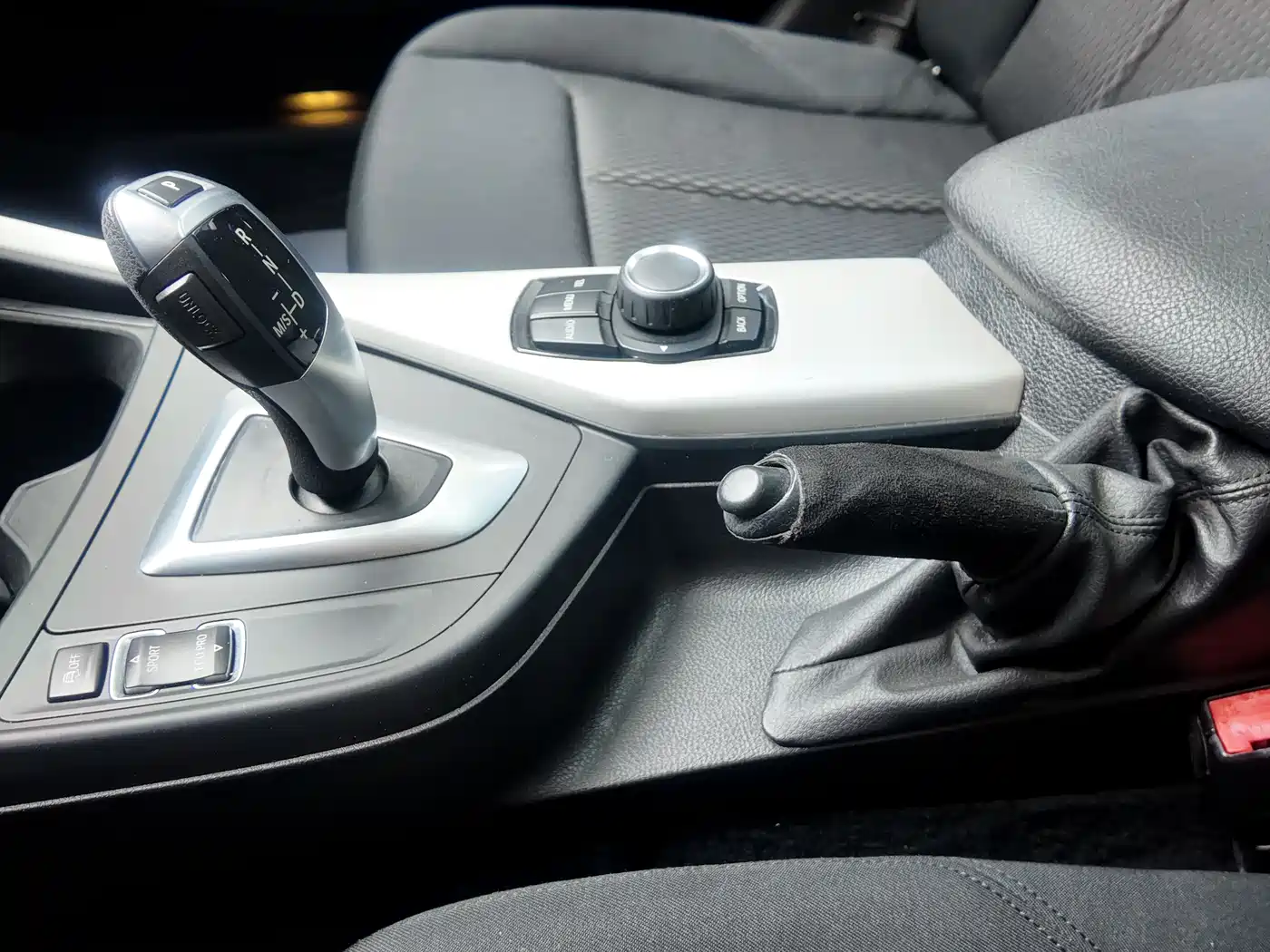BMW 1 Series (Import) 2013 Facelift 118i Leading Model фото 16