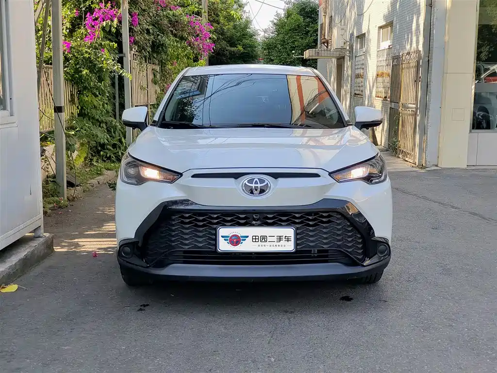 Toyota Wildlander 2022 2.0L CVT FWD Luxury Edition фото 2