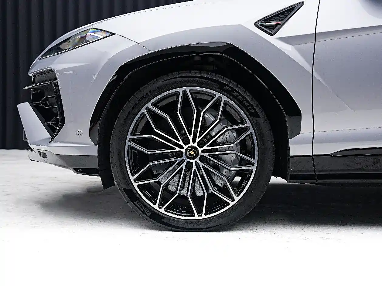 Lamborghini Urus SE 2025 4.0T Standard Edition фото 3