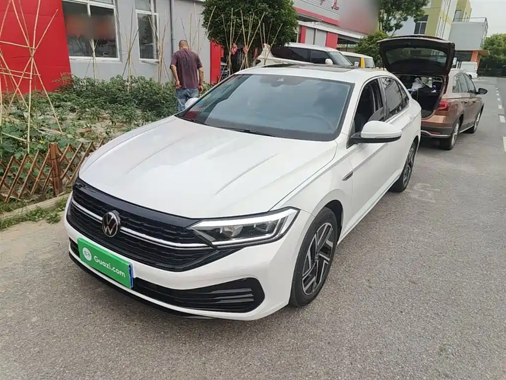 Volkswagen Sagitar 2023 300TSI DSG Surpassing Edition фото 2