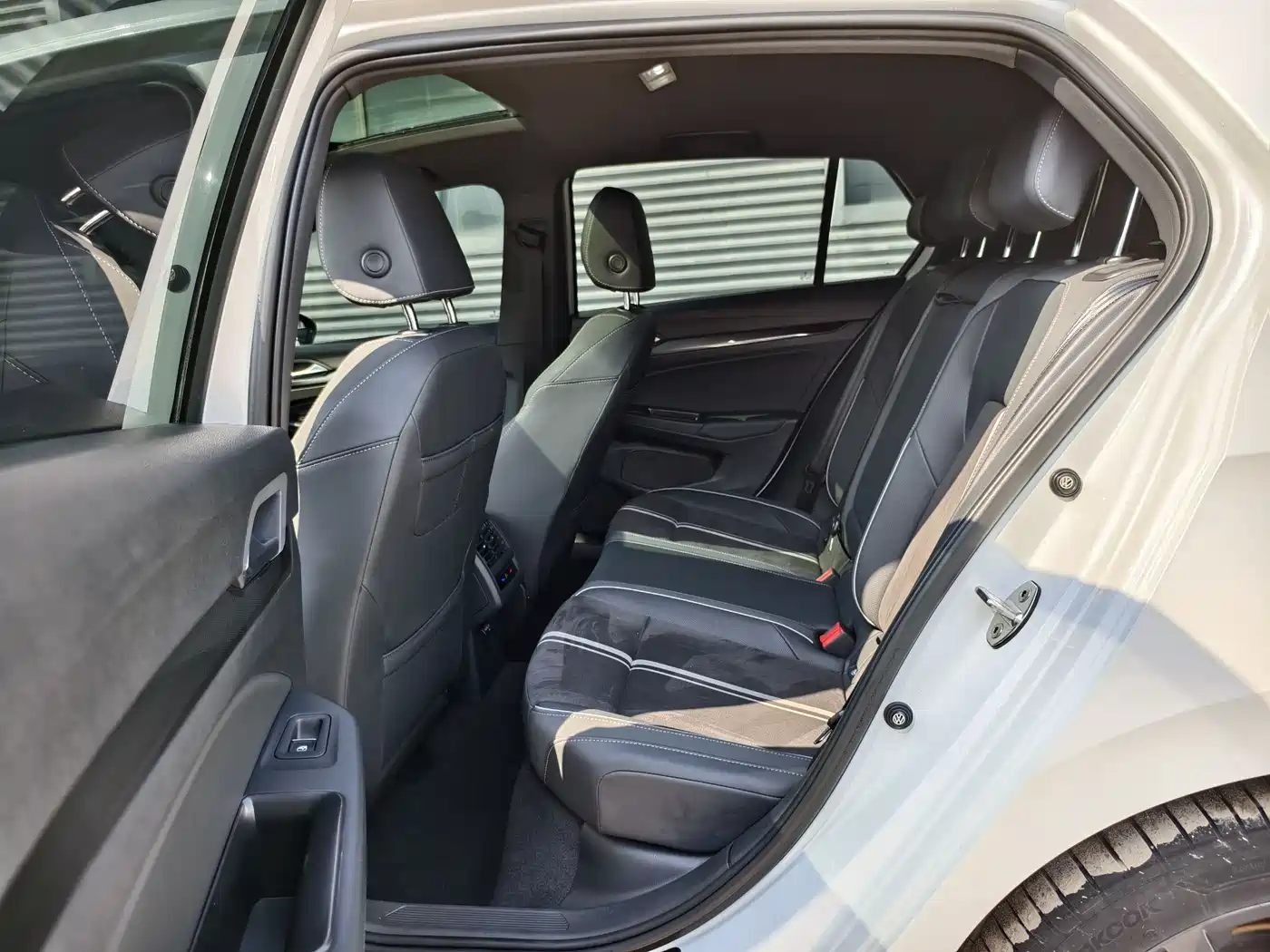 Volkswagen Golf 2023 Model 280TSI DSG R-Line фото 16