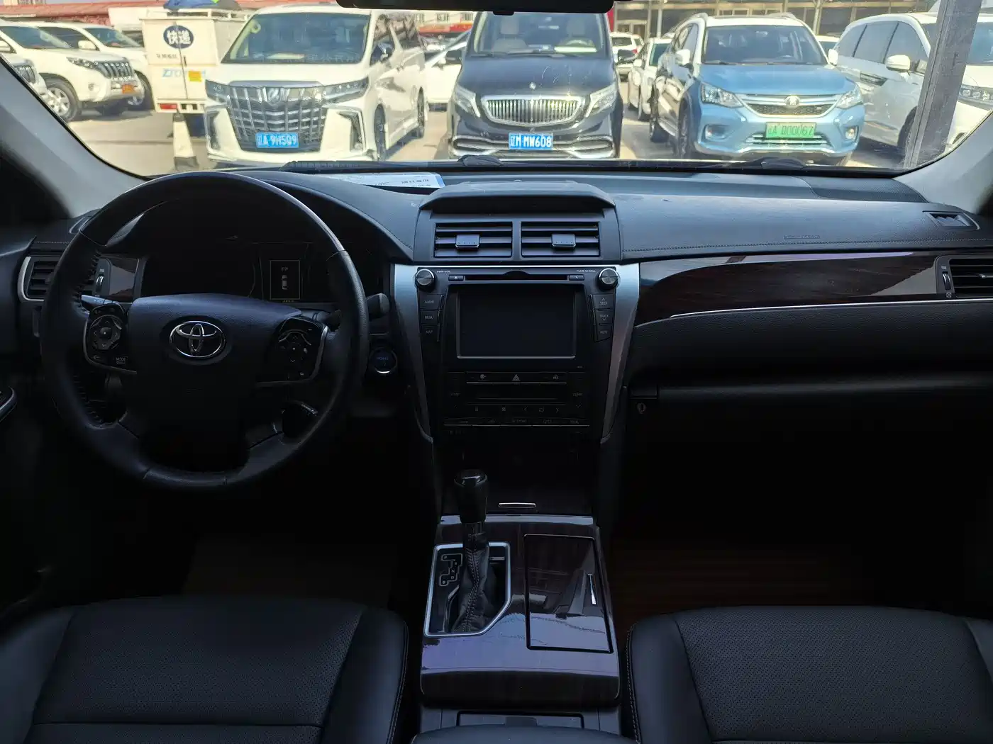 Toyota Camry 2016 Hybrid 2.5HG 10th Anniversary Luxury Navigation Edition фото 3