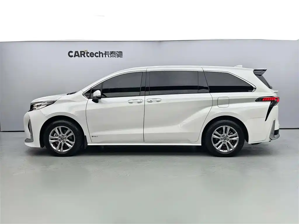 Toyota Sienna 2024 2.5L Hybrid Comfort Edition фото 5