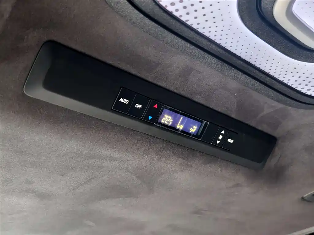 Toyota Sienna 2024 2.5L Hybrid Comfort Edition фото 6