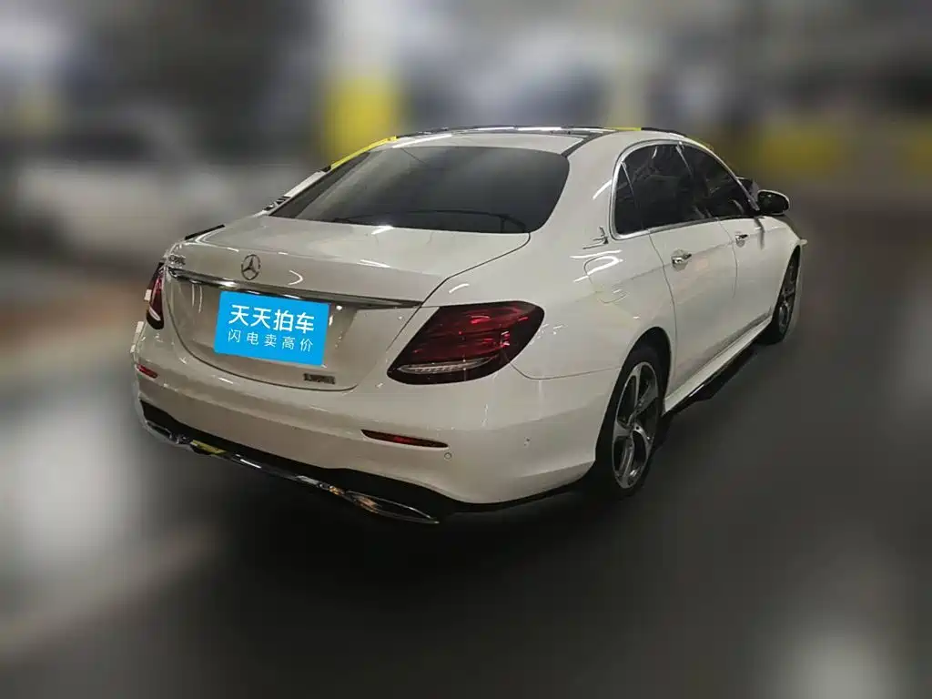 صورة 2 - Mercedes-Benz E-Class