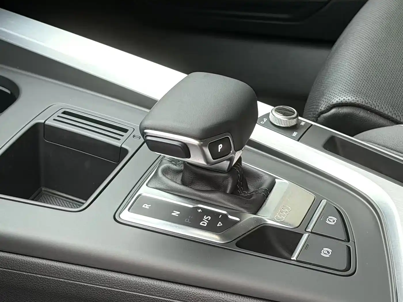Фото 8 - Audi A4L