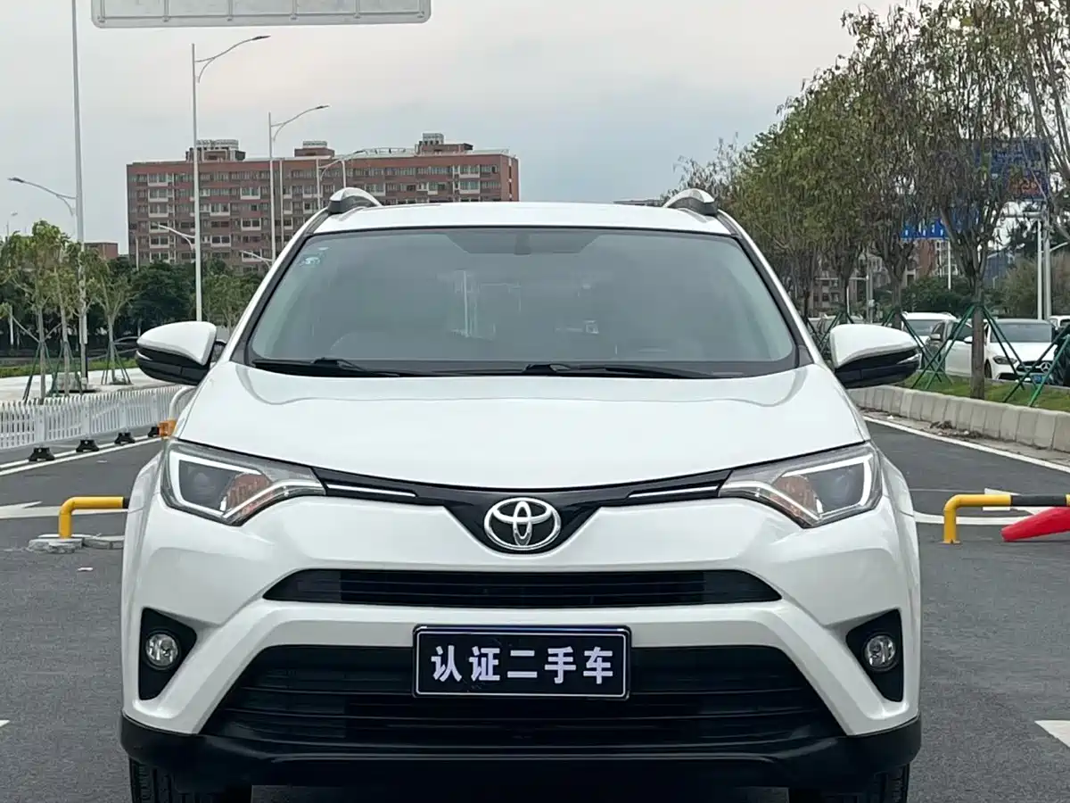 Toyota RAV4 Rongfang 2016 2.0L CVT 2WD Urban (China V) фото 2