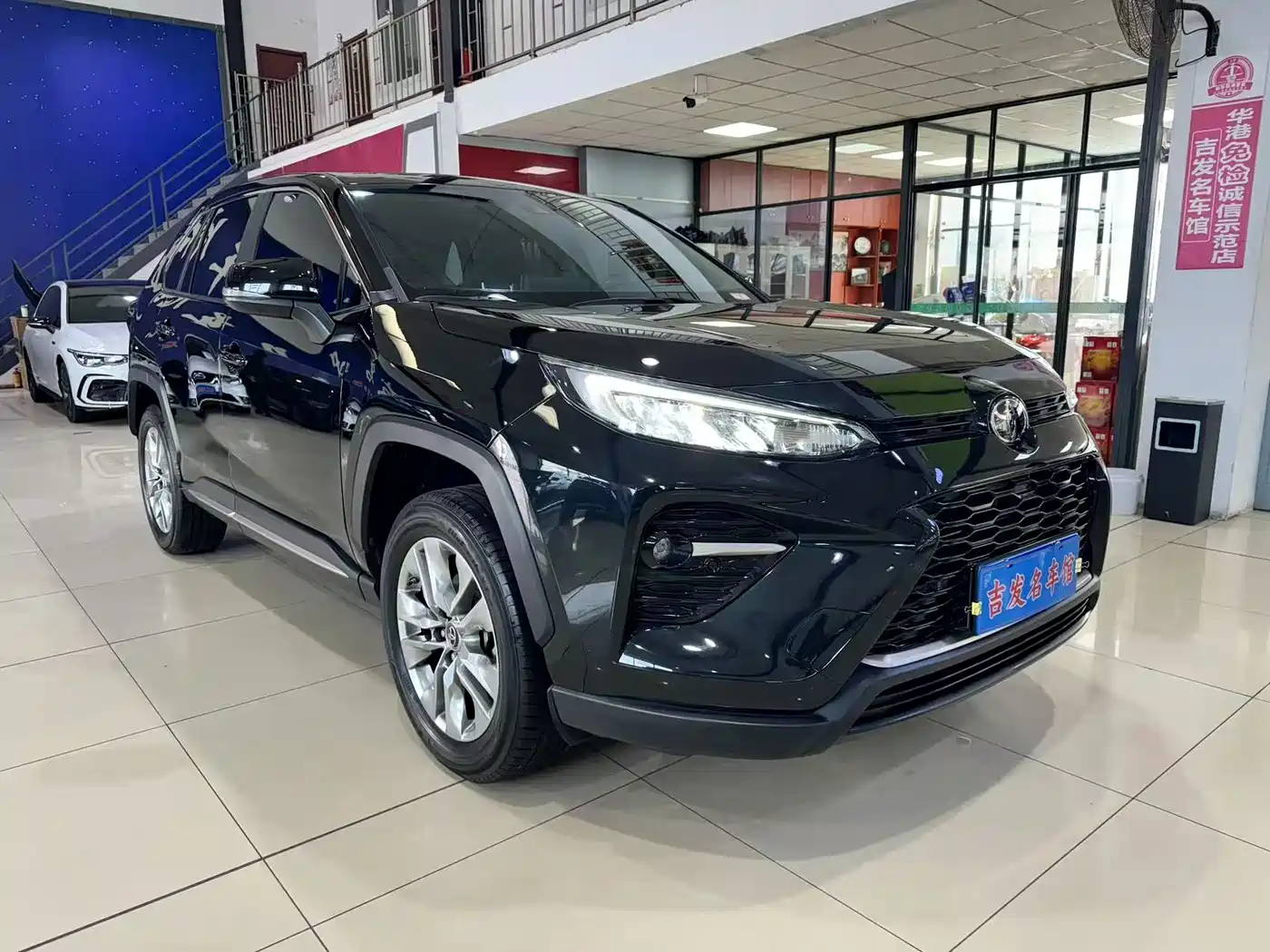 Toyota Wildlander 2022 2.0L CVT AWD Luxury Edition фото 3