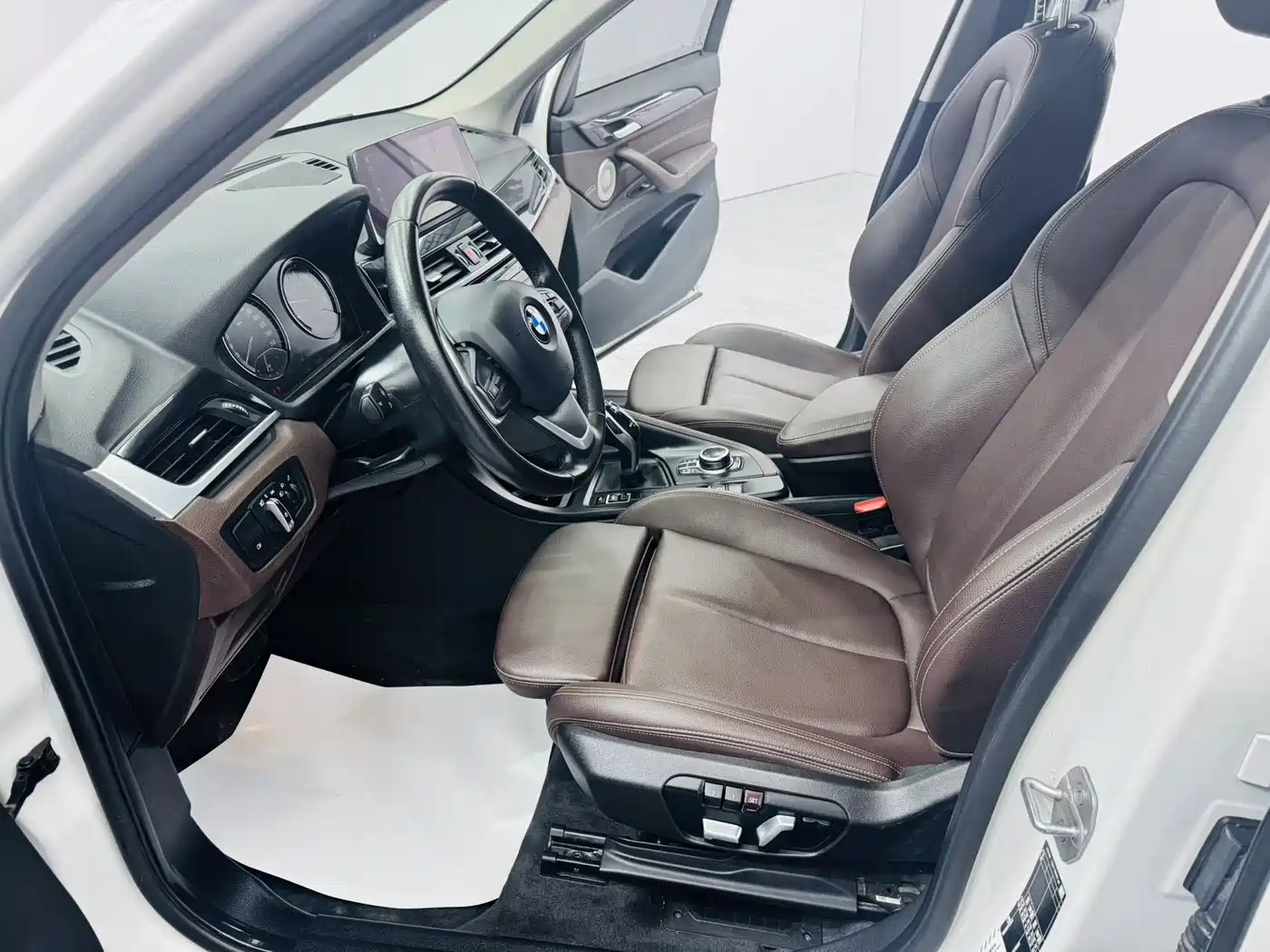 BMW X1 2022 sDrive20Li Fashion фото 4