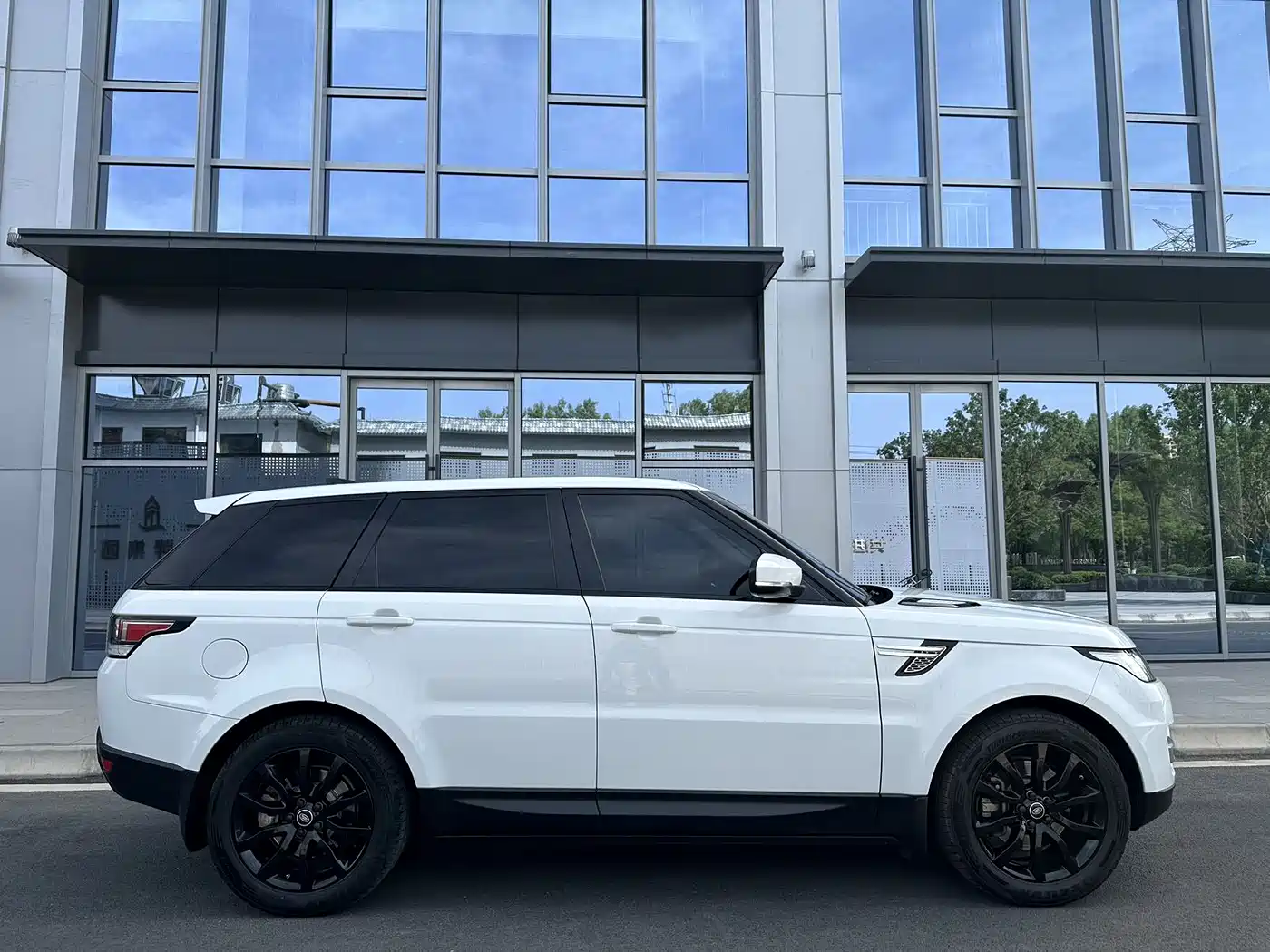 Land Rover Range Rover Sport 2017 3.0 SC V6 HSE фото 4