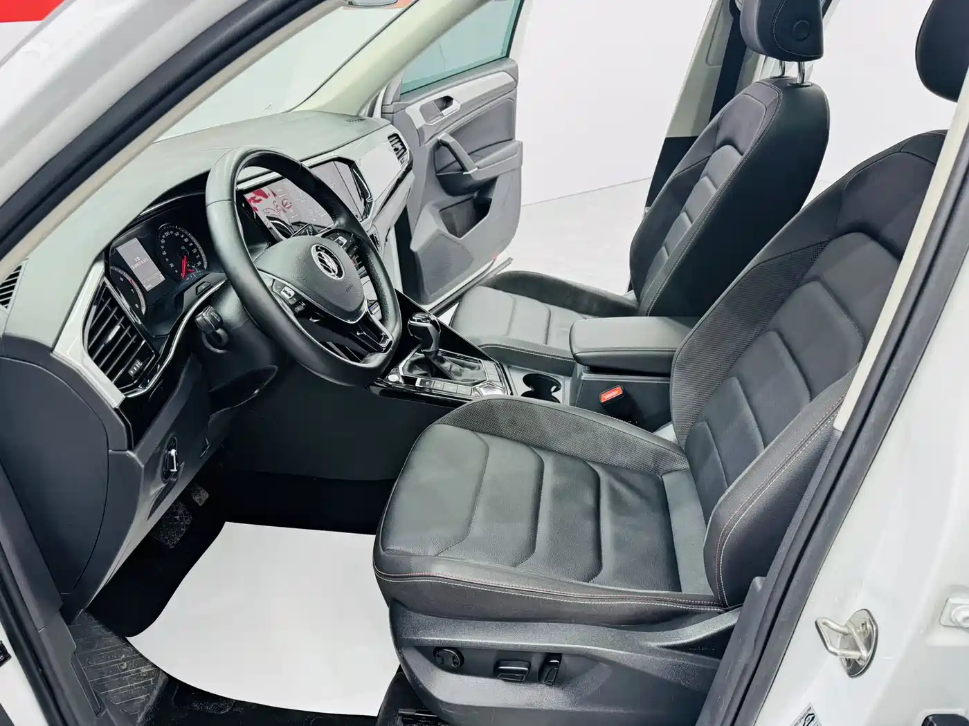 Volkswagen Tayron 2021 280TSI 2WD Luxury Smart Connect фото 4
