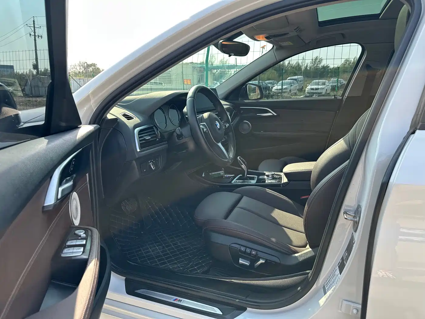 BMW 1 Series 2022 120i M Sport Shadow Edition фото 3