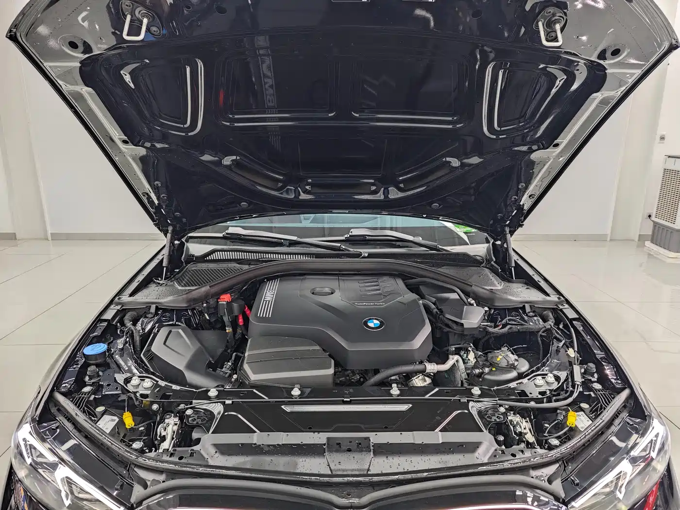 BMW 3 Series 2024 325Li M Sport Package фото 8