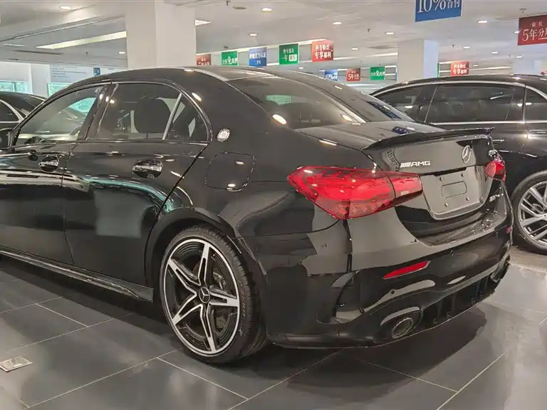 Mercedes-Benz A-Class AMG 2025 AMG A 35 L 4MATIC фото 4