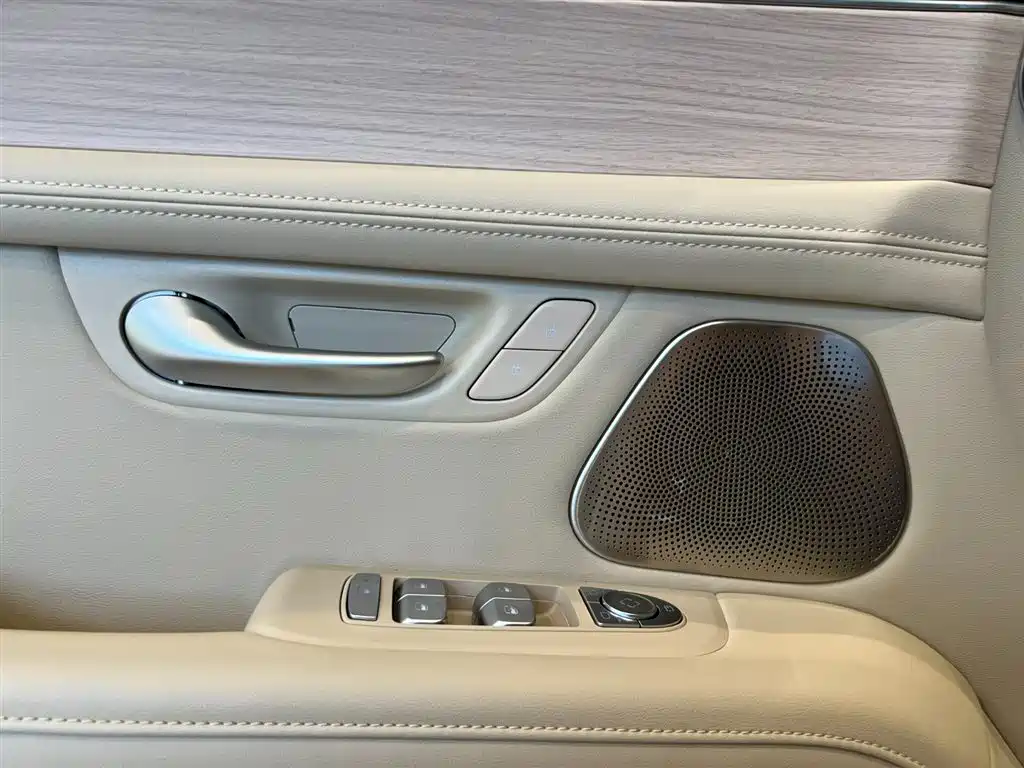 AITO Wenjie AITO M5 2025 Extended Range Ultra AWD фото 17