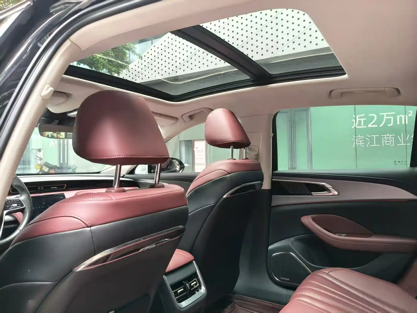 Фото 8 - Hongqi H5