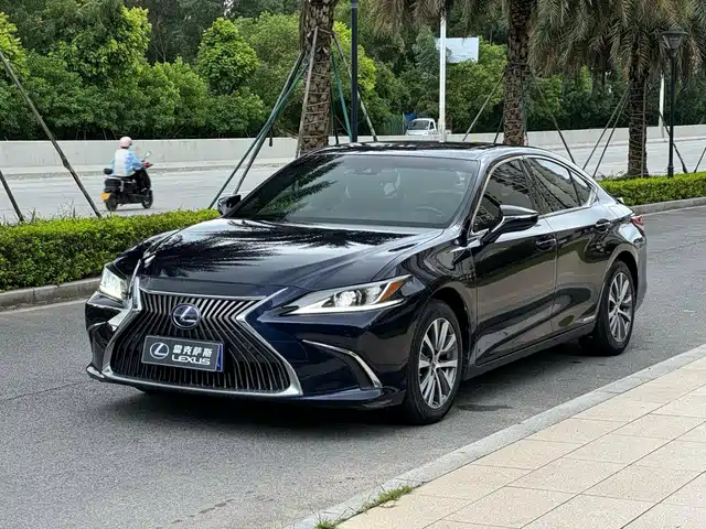 Lexus ES 2021