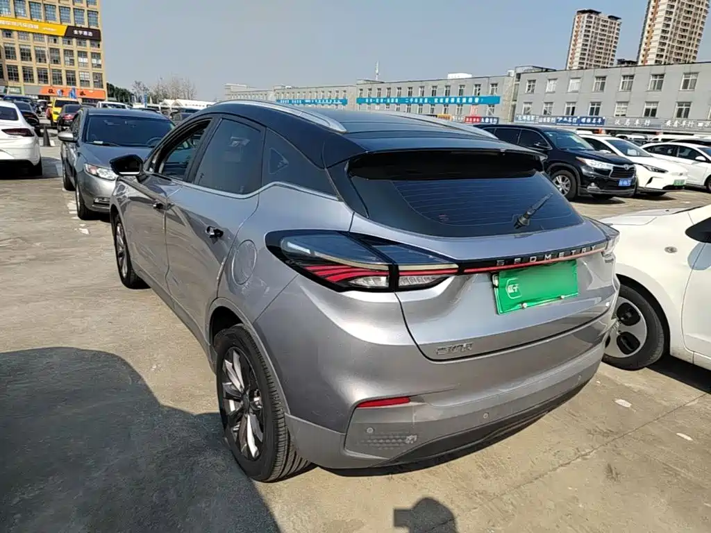 Фото 5 - Geely Geometry C
