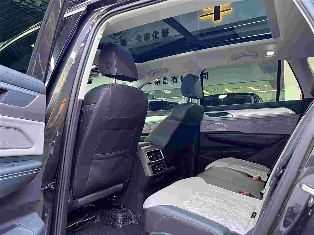 Volkswagen Talagon 2023 380TSI 4WD R-Line Launch Edition фото 6