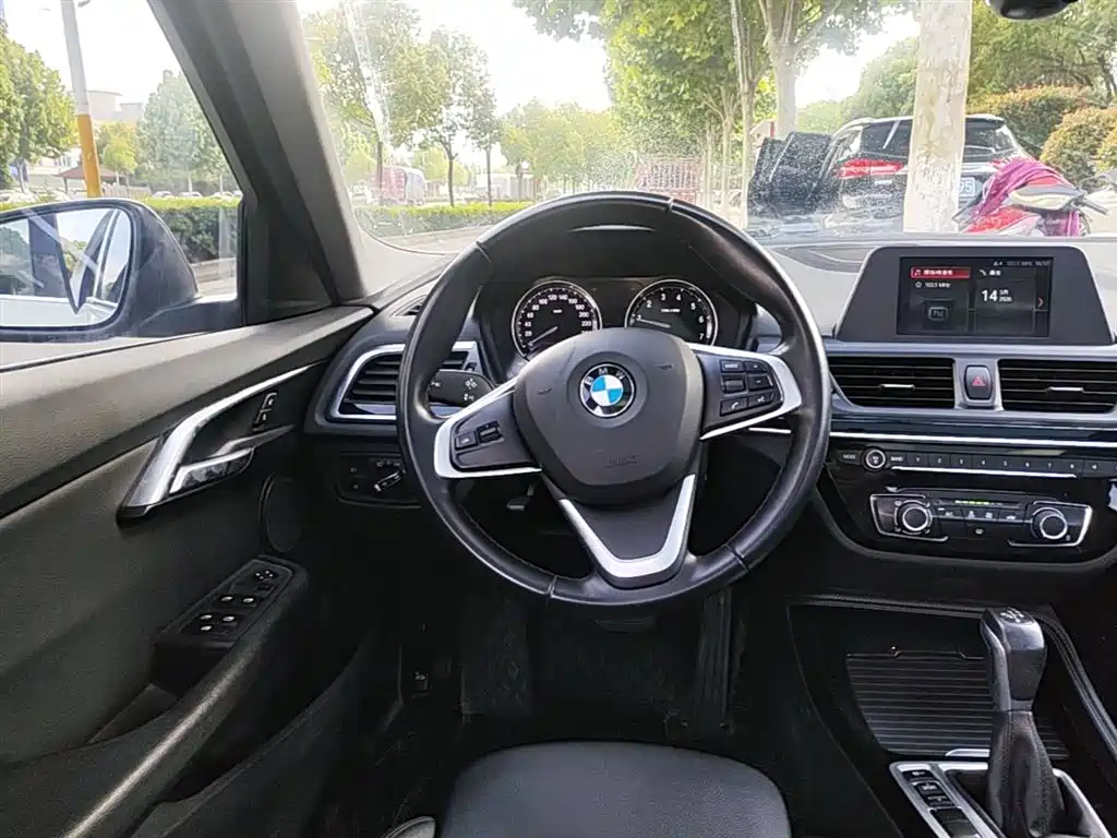 BMW 1 Series 2018 Facelift 118i Sport фото 11