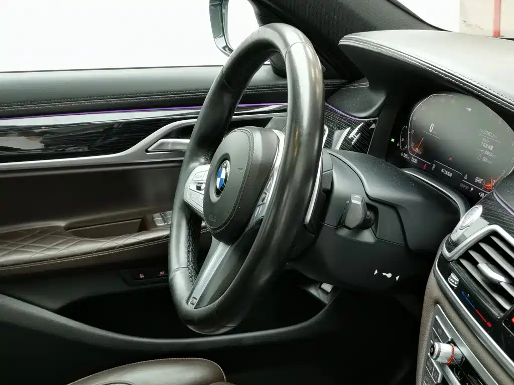 Фото 22 - BMW 7 Series