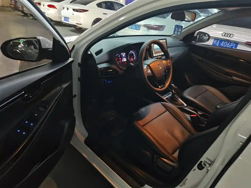 Hyundai Elantra 2018 1.6L Automatic Pleasing Edition GL China VI фото 16