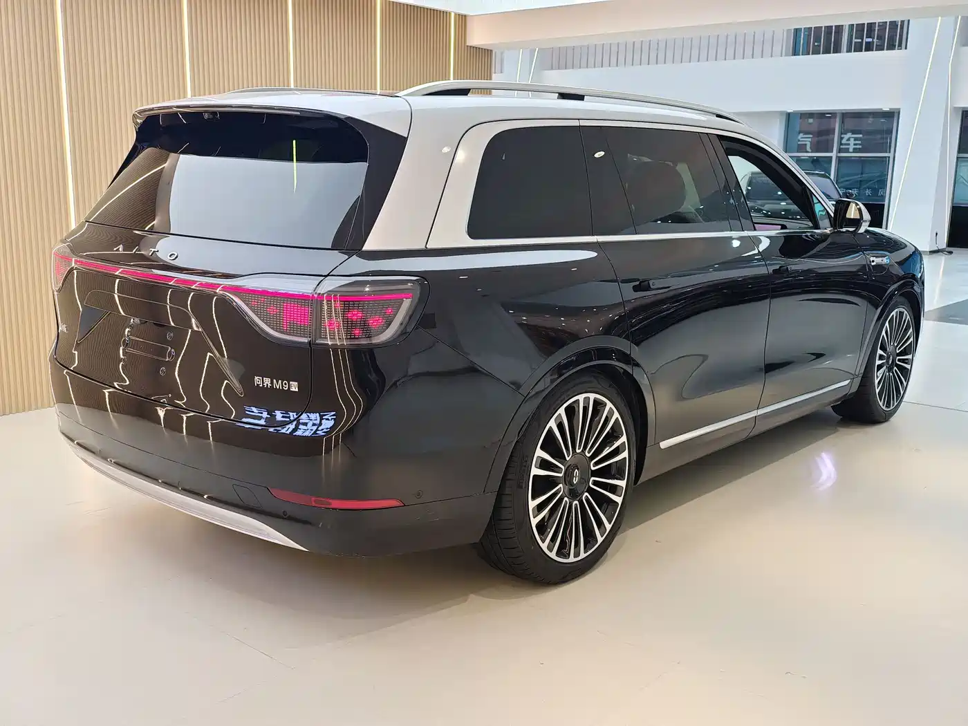 AITO Wenjie AITO M9 2024 Pure Electric Ultra 100kWh 6-Seater фото 18