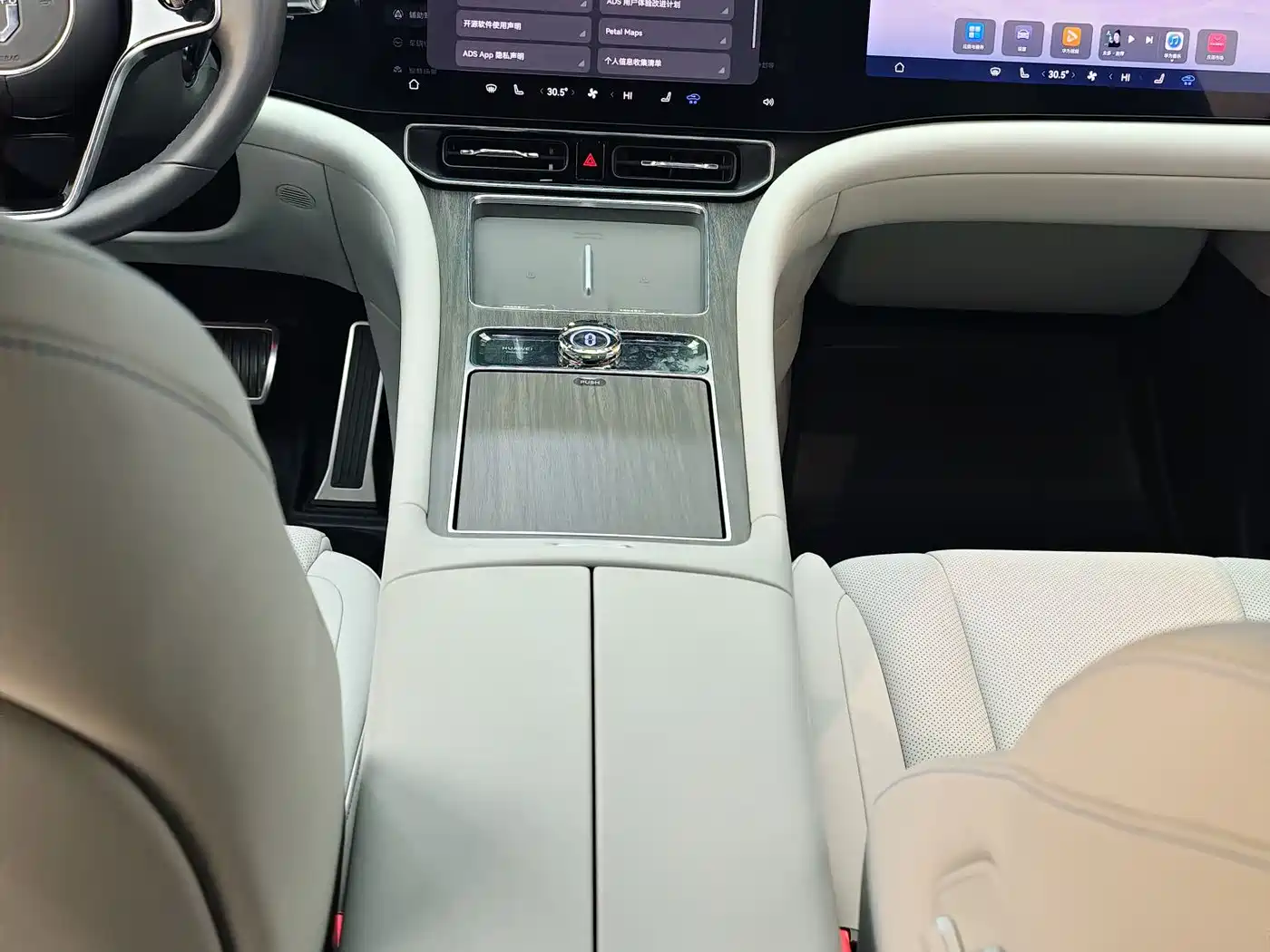 AITO Wenjie AITO M9 2024 Pure Electric Ultra 100kWh 6-Seater фото 17