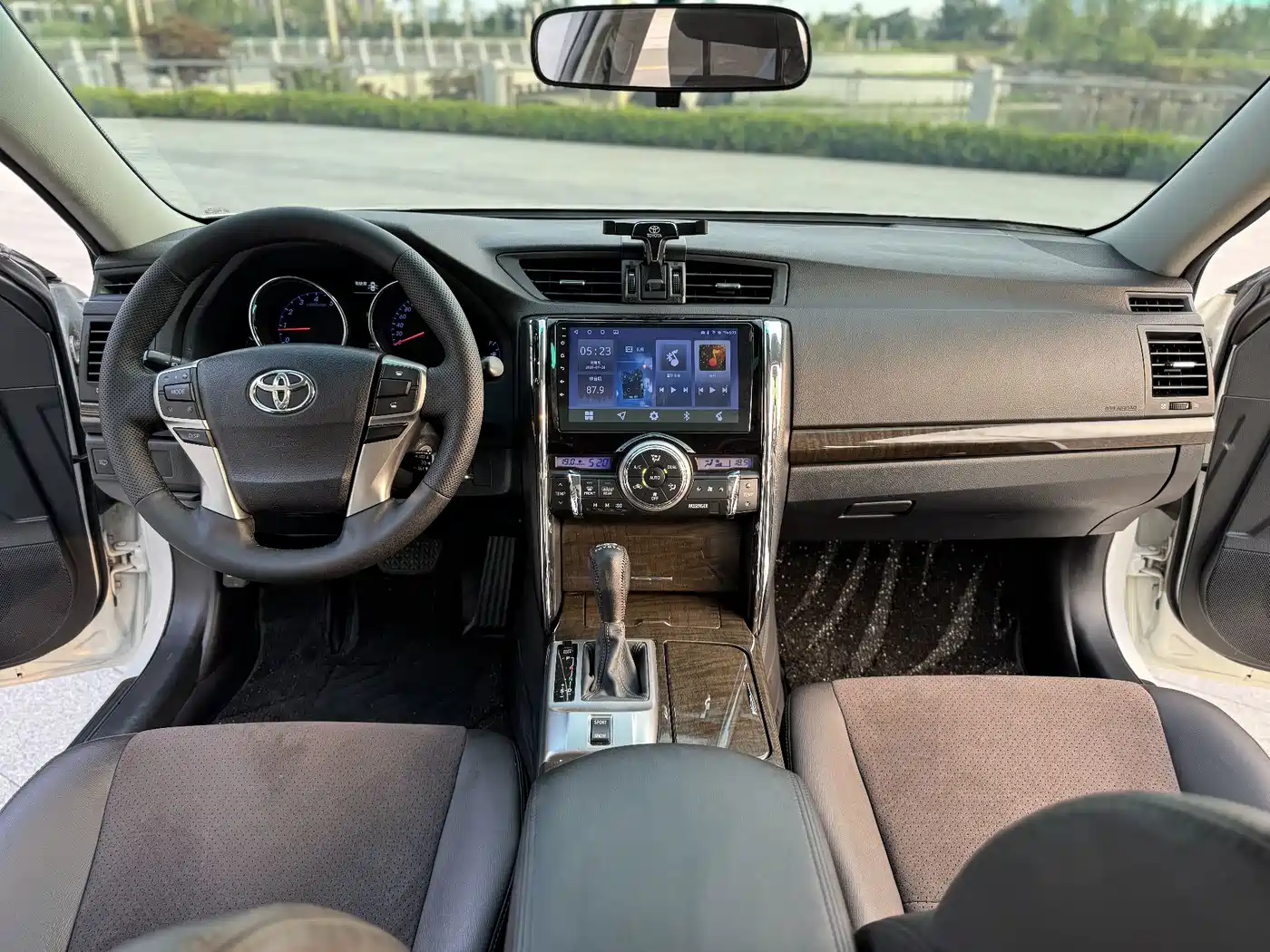 Toyota Reiz 2015 2013 2.5V Premium Edition