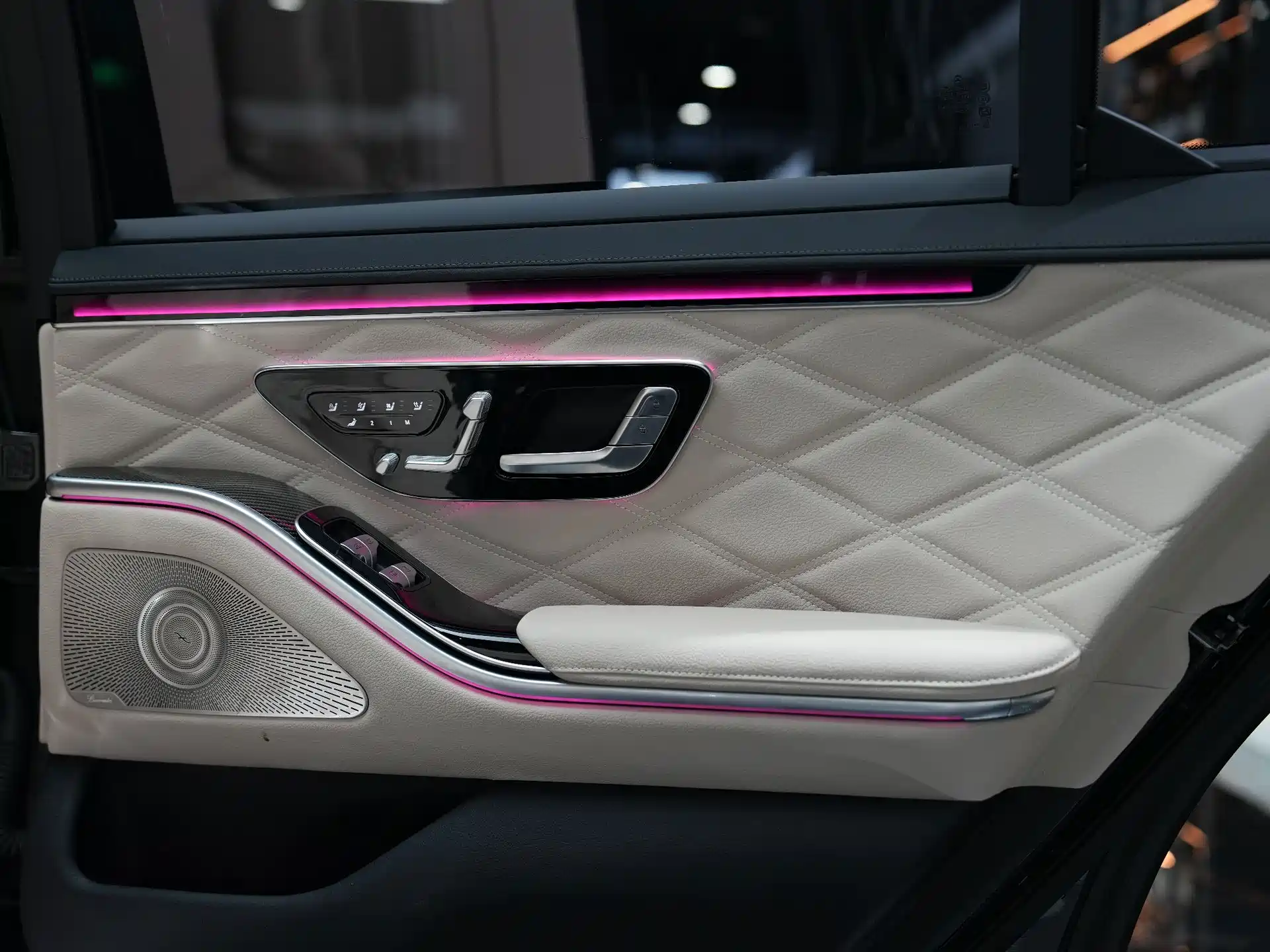 Фото 21 - Mercedes-Benz S-Class