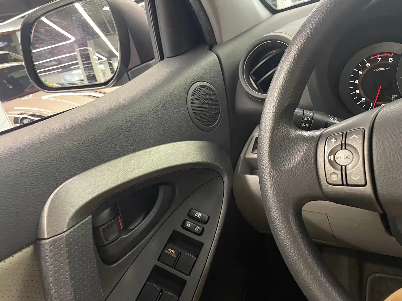Toyota RAV4 Rongfang 2009 2.0L Automatic Classic Edition фото 12