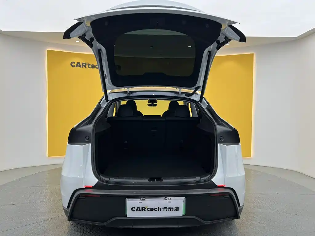 Tesla Model Y 2026 2025 Rear-Wheel Drive