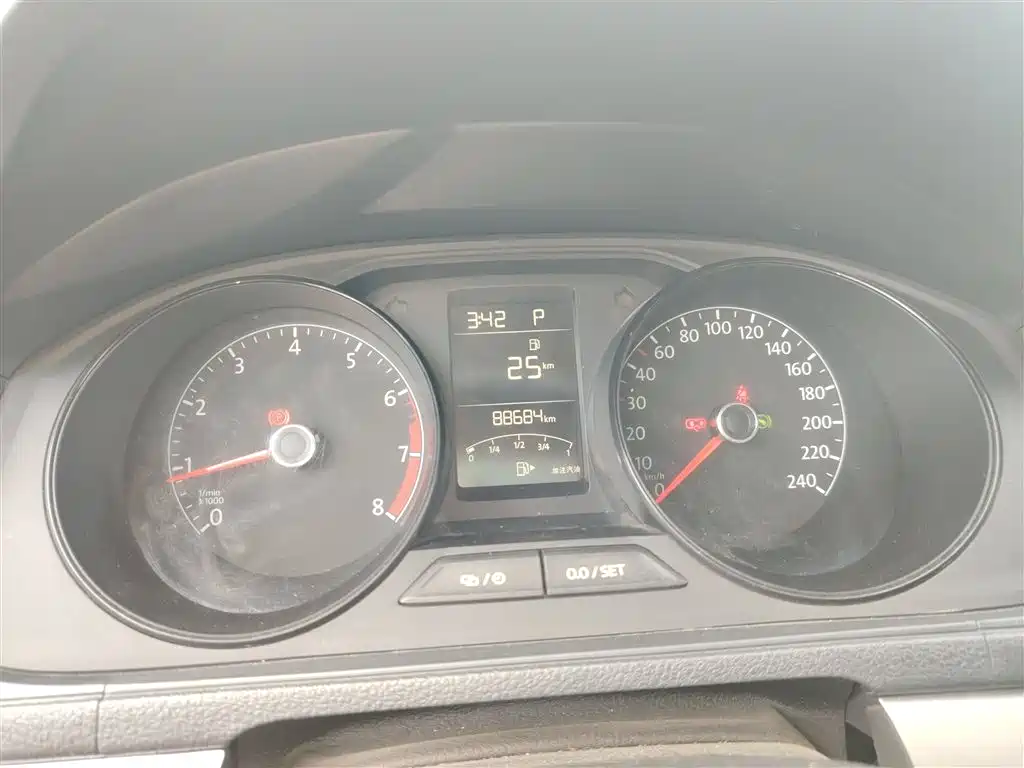 Volkswagen Lavida 2017 1.6L Automatic Trend Edition фото 8