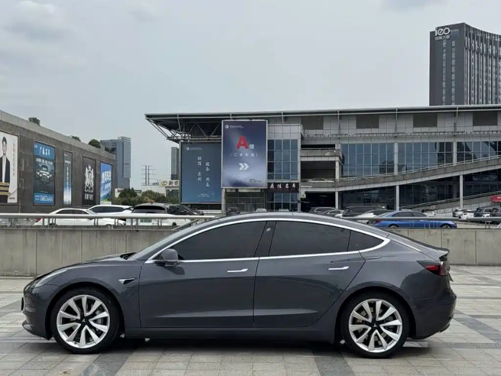 Tesla Model 3 (Import) 2019 2019 Long Range All-Wheel Drive Edition