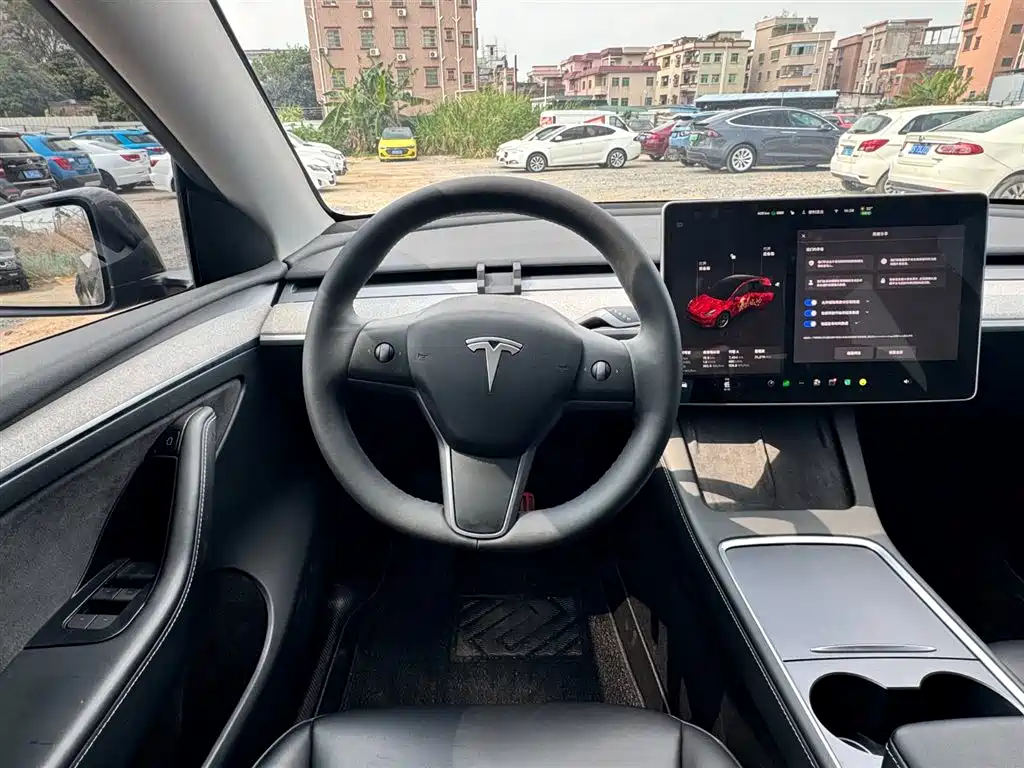 TESLA MODEL Y