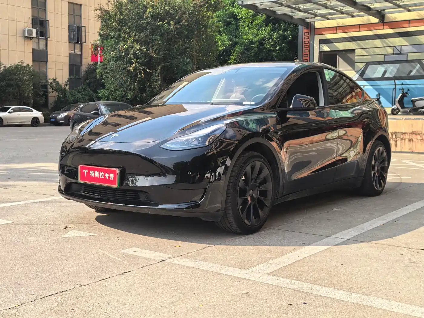 TESLA MODEL Y