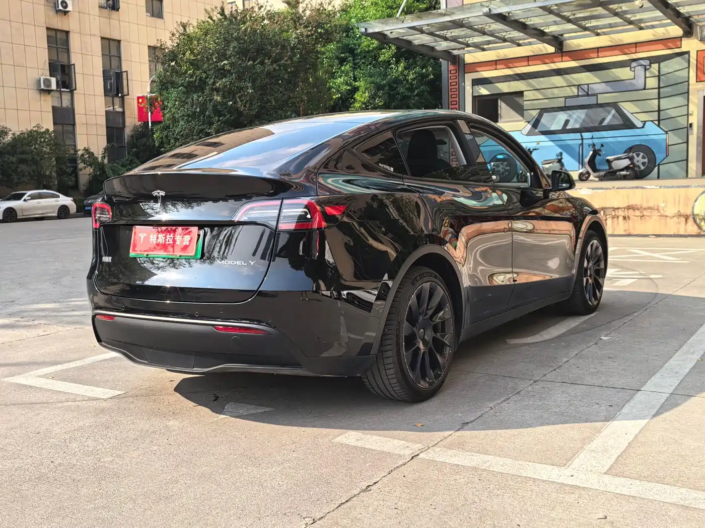 TESLA MODEL Y