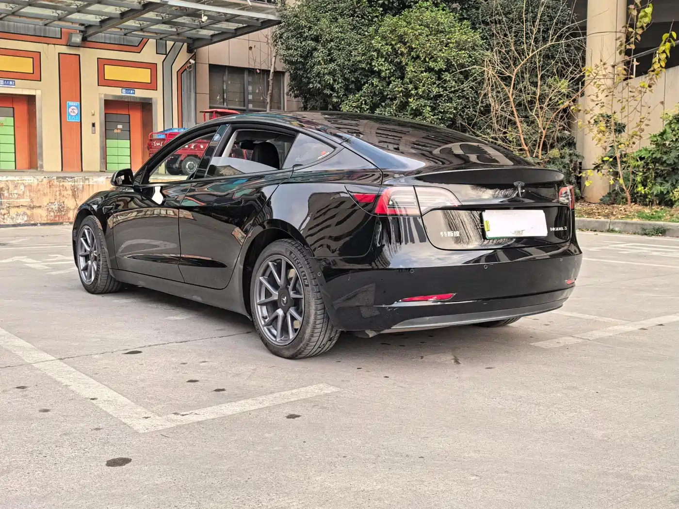 TESLA MODEL 3