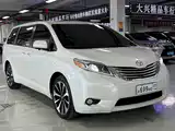Photo 3 - Toyota Sienna