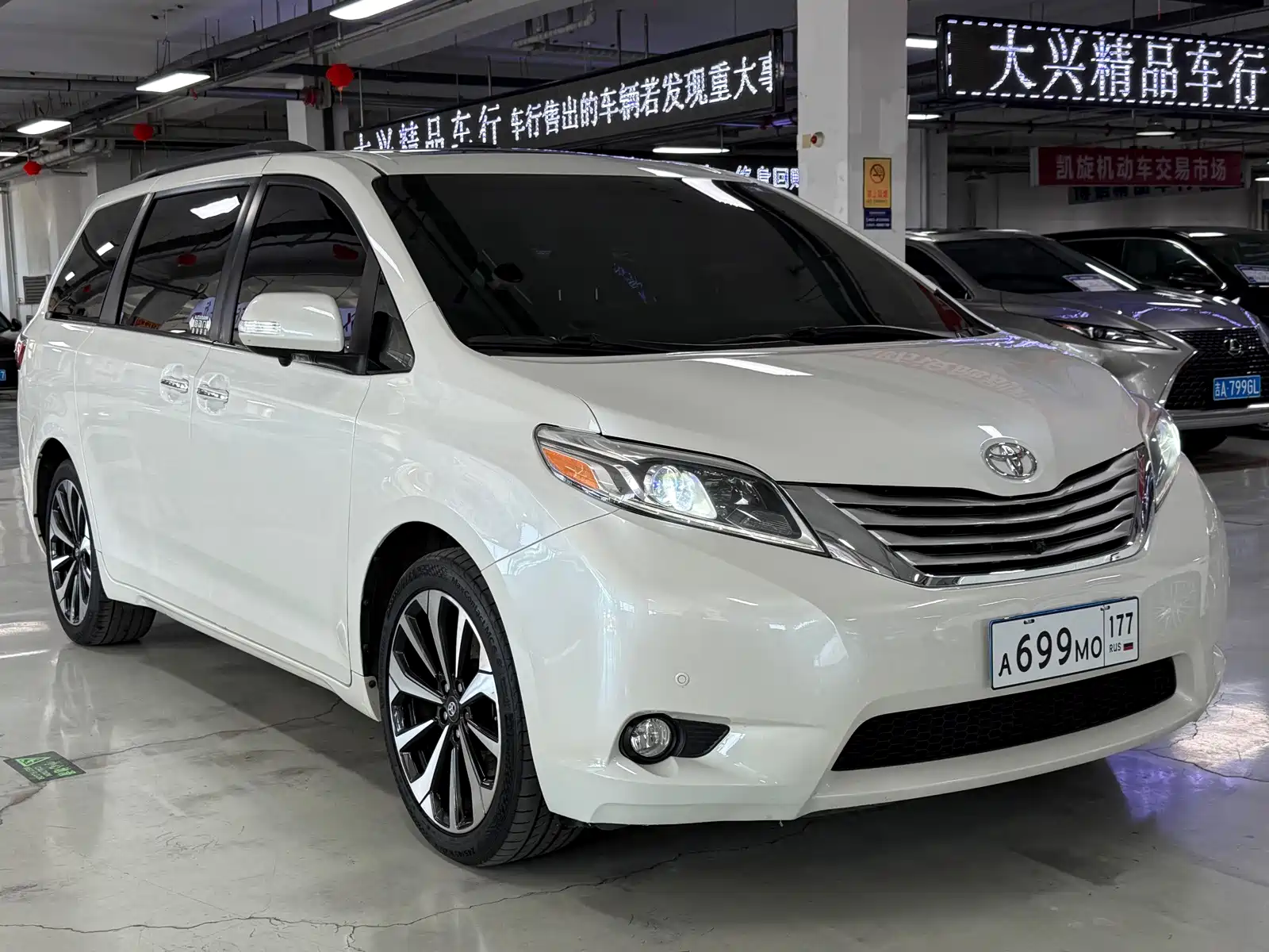 Photo 3 - Toyota Sienna