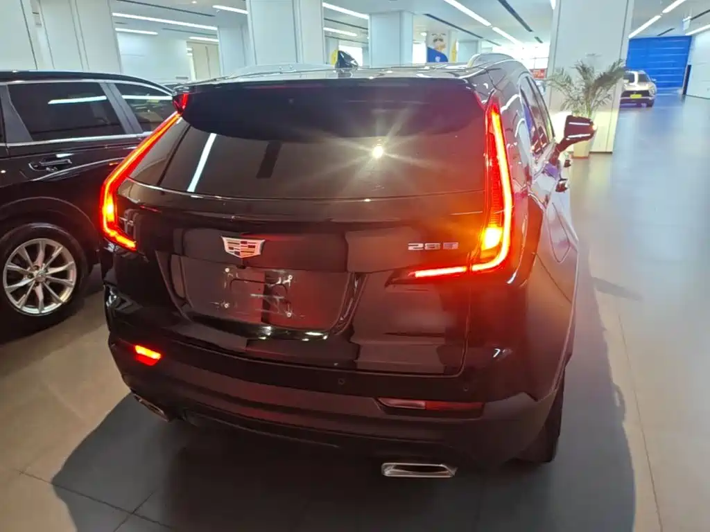 Фото 6 - Cadillac XT4