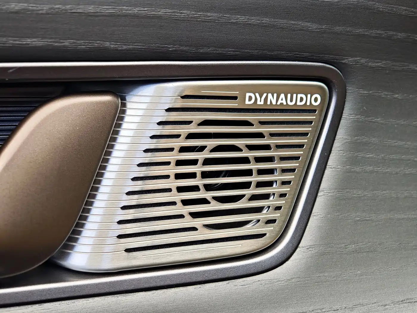 Denza D9 2023 2022 DM-i 970 AWD Flagship