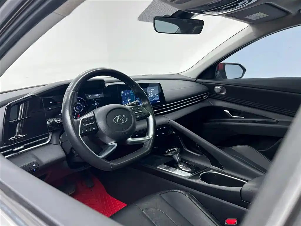 Hyundai Elantra 2022 1.5L CVT LUX Premium Edition фото 12