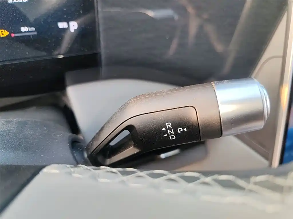 Geely Galaxy Galaxy L7 2025 EM-i 115km Explorer+ Edition фото 14
