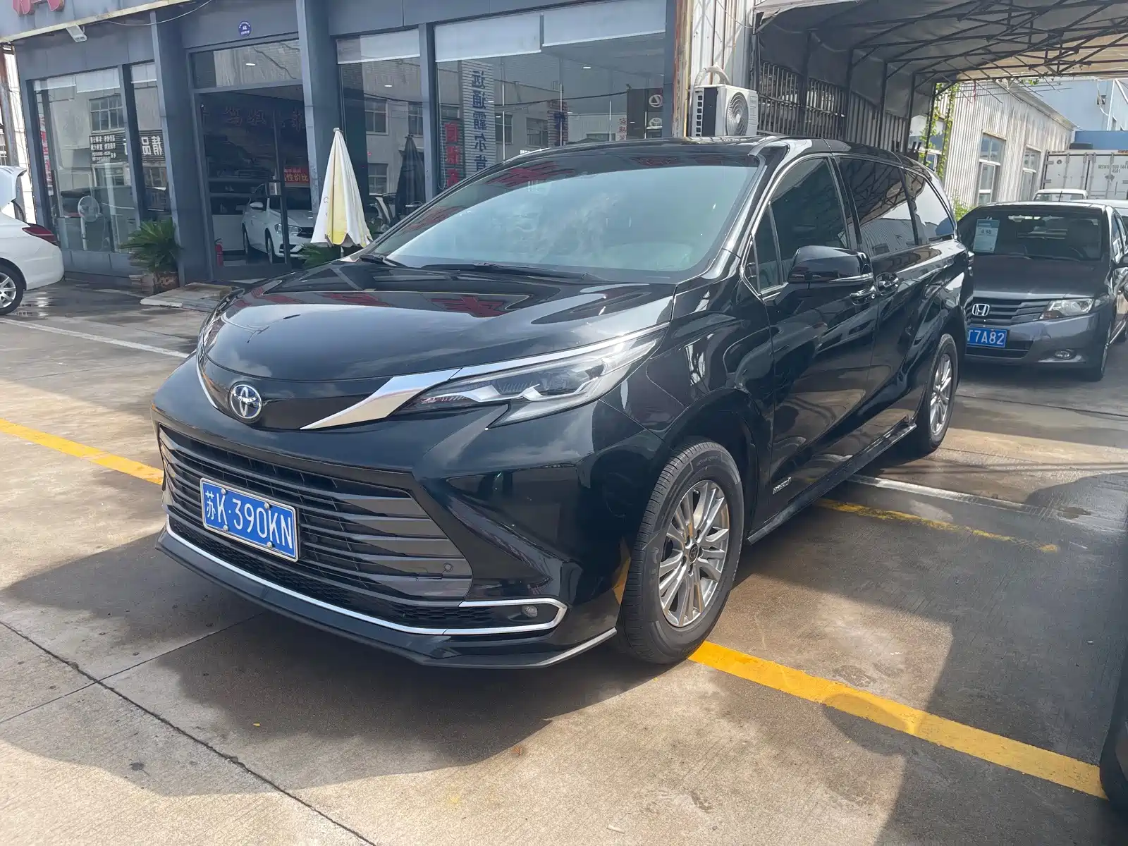 صورة 2 - Toyota Sienna
