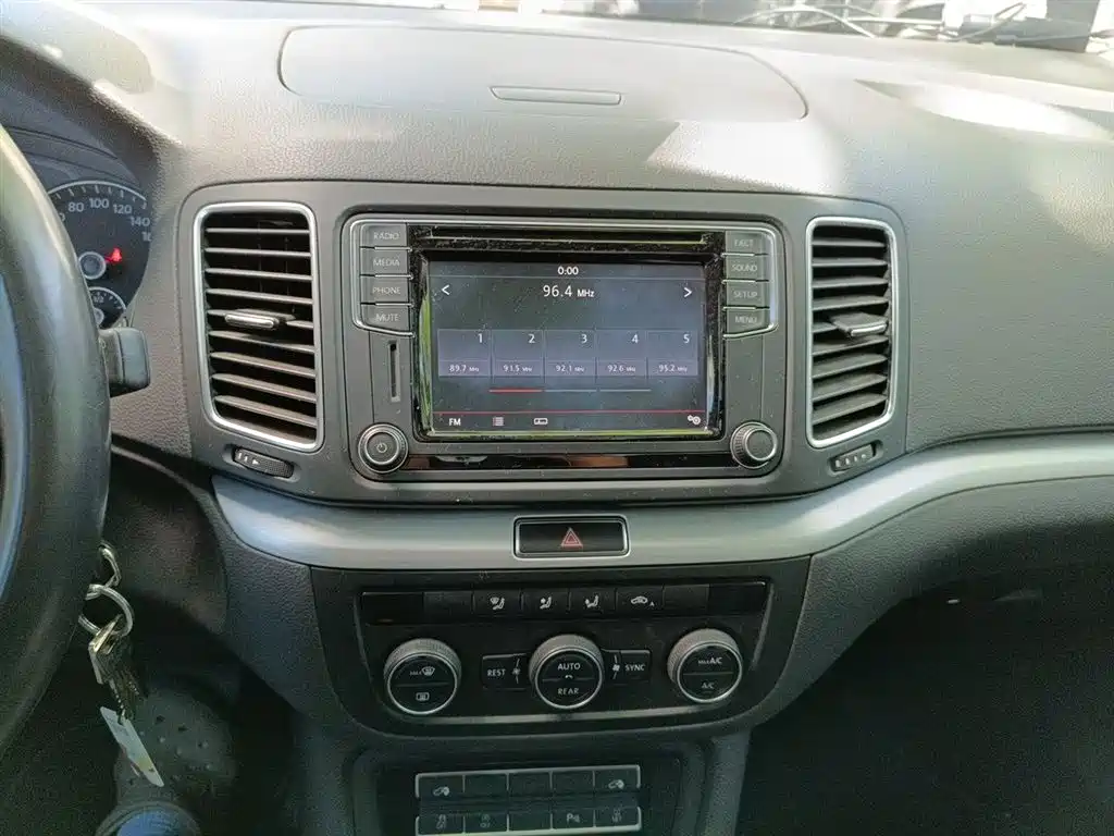 Volkswagen Sharan 2016 380TSI Comfort 7-seater фото 6