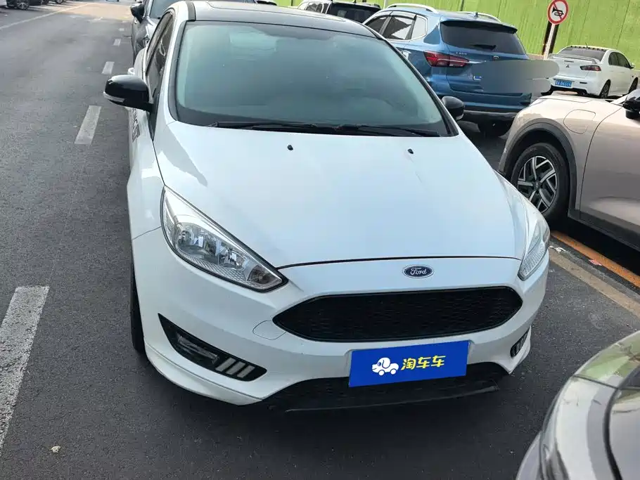 Фото 2 - Ford Focus