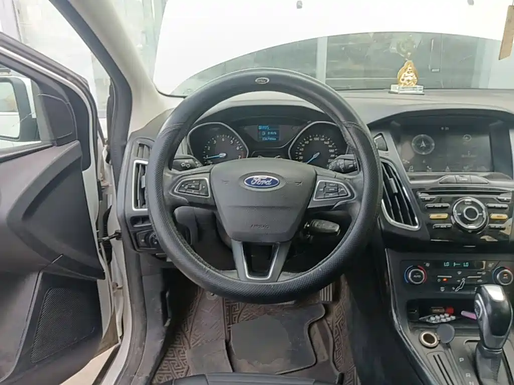 Фото 11 - Ford Focus