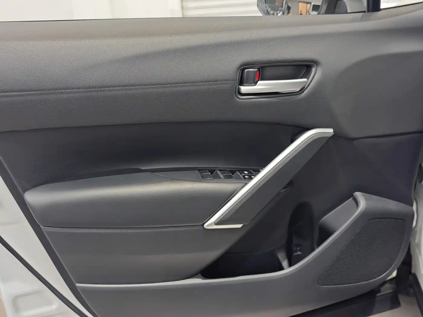 Toyota Frontlander 2022 2.0L CVT Luxury PLUS Edition фото 18